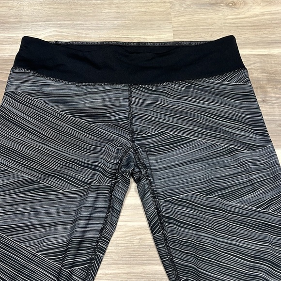 Under armour Capri length  leggings size medium - Picture 5 of 8